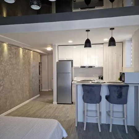 Almiro - Mamaia Nord Apartmán *